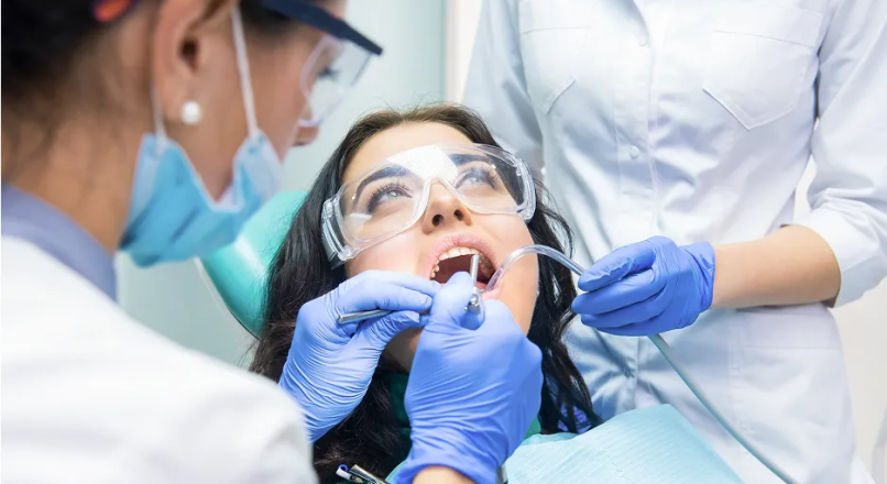 Clear Aligners Pros & Cons: Emergency Orthodontic Tips